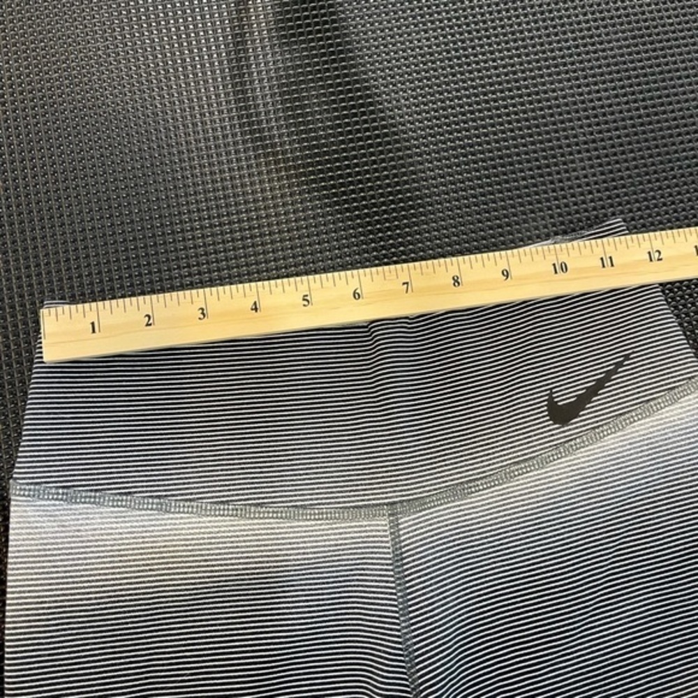 Nike Legging Size Small - Picture 11 of 13